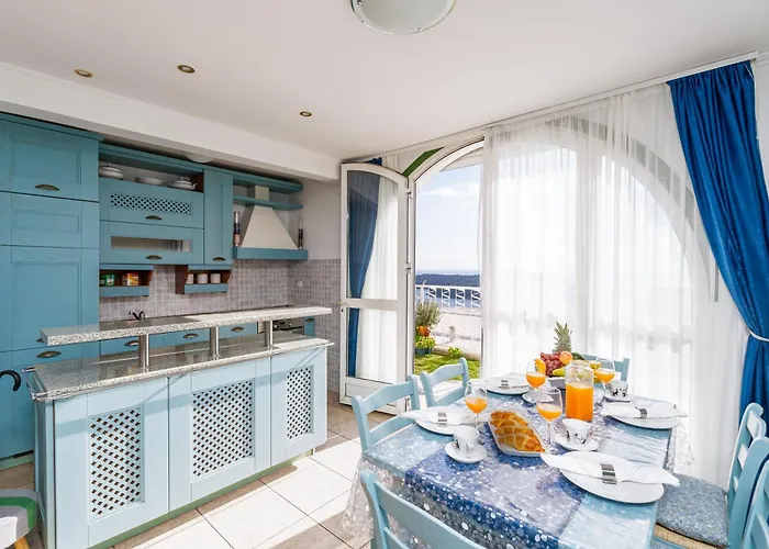 Apartments And Room Lora