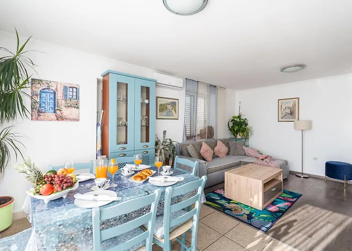 Apartments And Room Lora